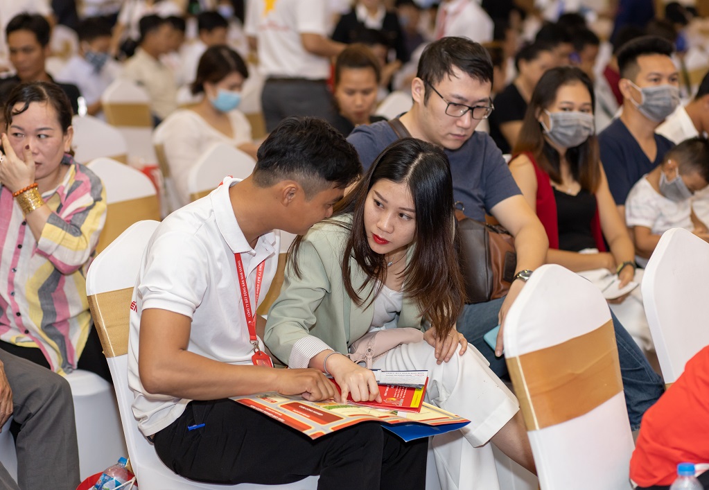 Khách hàng tìm hiểu rõ để tìm kiếm cơ hội đầu tư trước làn "sóng mới"
