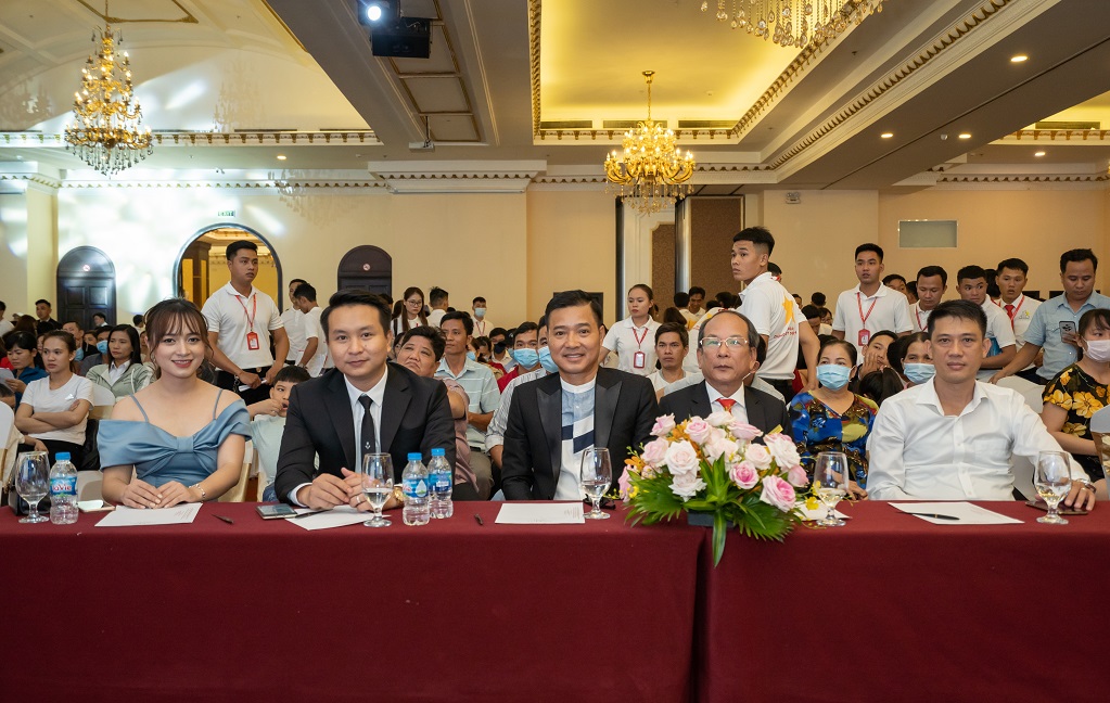 Hình ảnh danh thủ Nguyễn Hồng Sơn tại buổi lễ